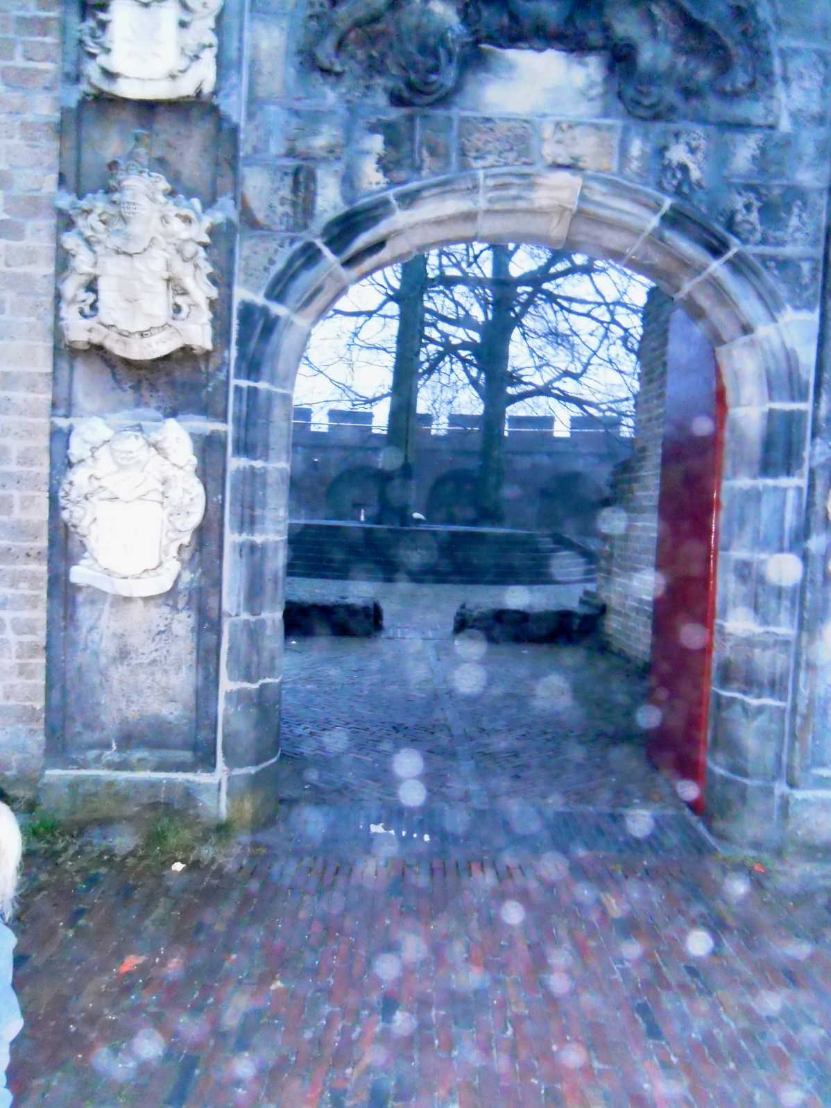 LICHTBOLLEN STUITEREN NAAR BUITEN