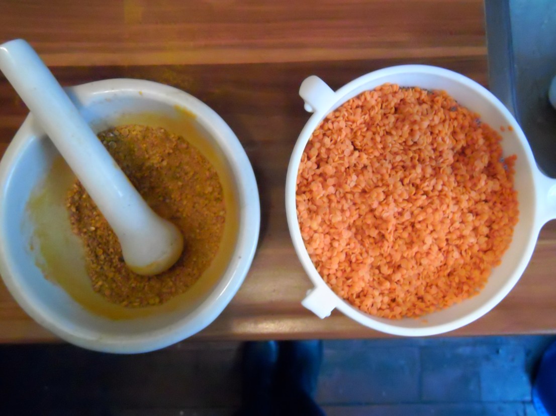 geelwortel en oranje linzen