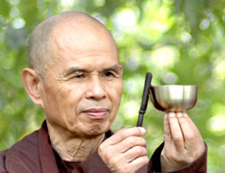 Thich Nath Hanh met bell
