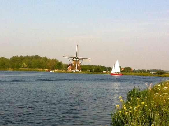 Zeilbootje en molen, wat een plaatje, hollands landschap, water, zomer, het Joppe