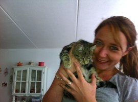 vrouw met poesje, kitten