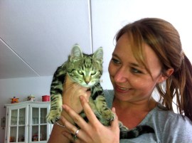 vrouw met poesje, kitten