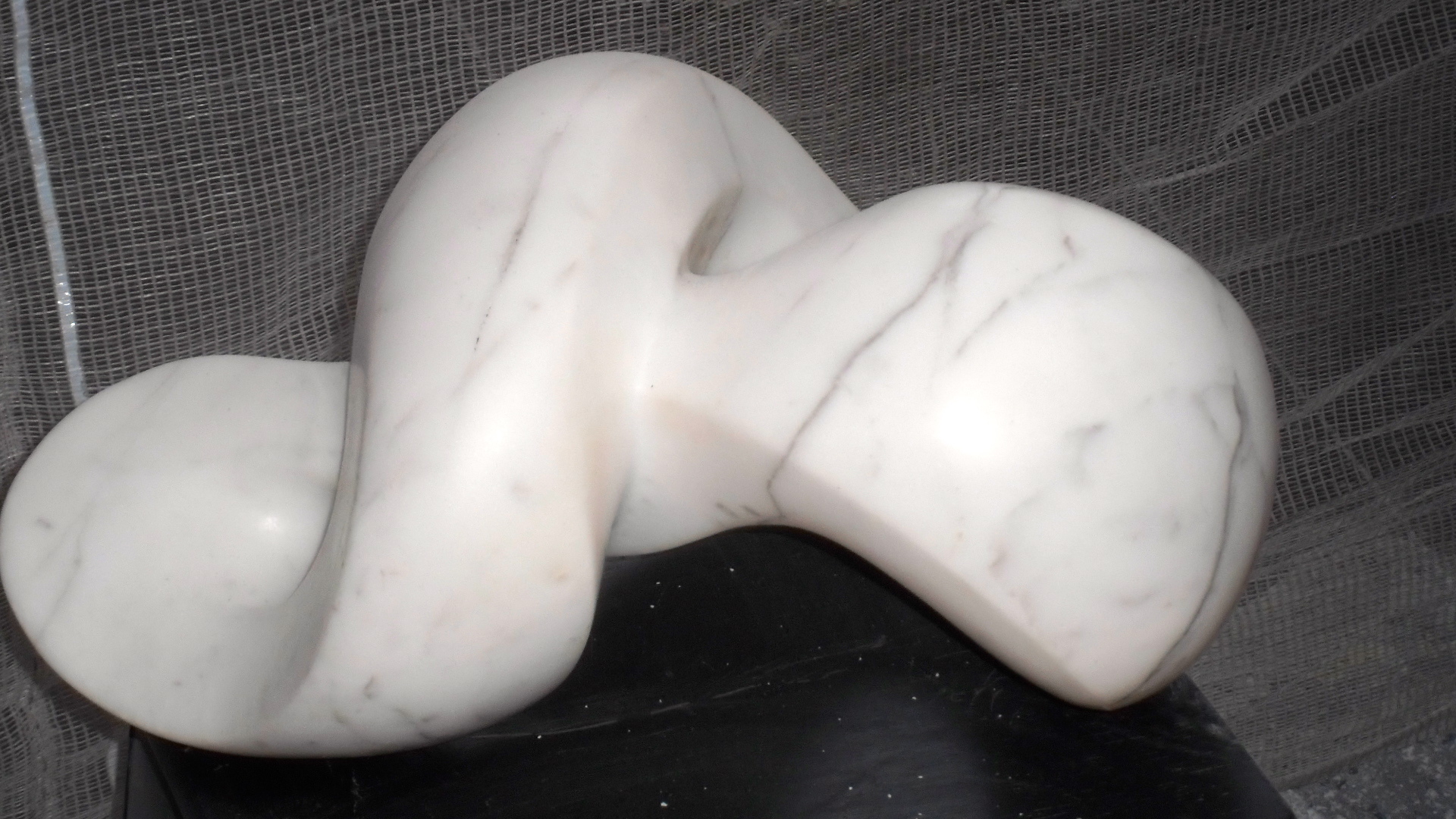 RONDE VROUWELIJKE VORMEN RIAN GEURTS, BEELDEN EN SCHILDERIJEN