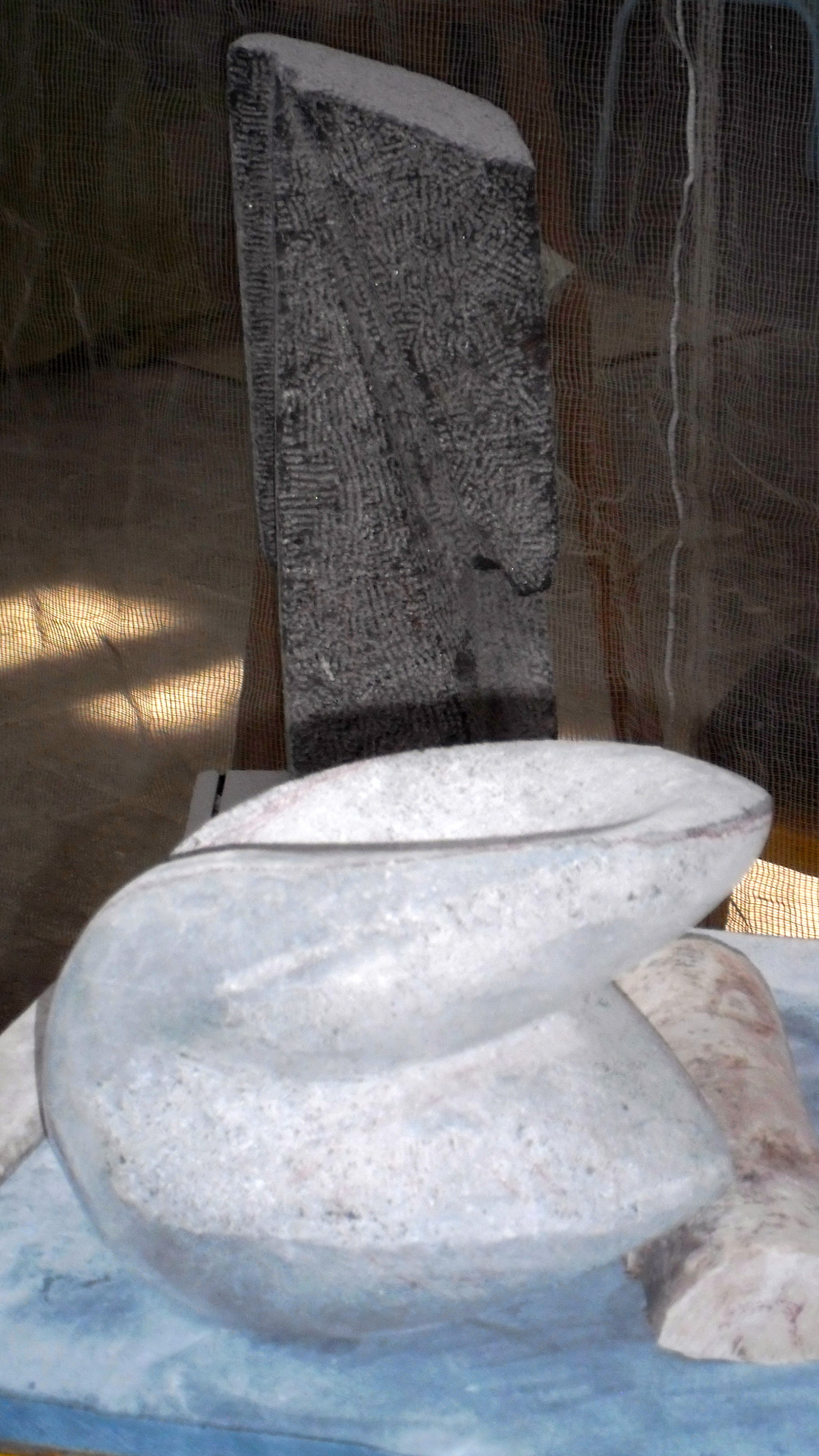 EEN ZEIKERD EN EEN EIKEL RIAN GEURTS, BEELDEN EN SCHILDERIJEN