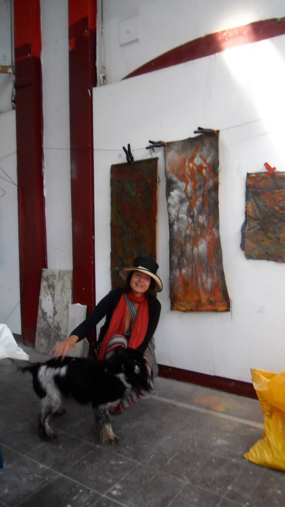 HIJ KRIJGT IETS LEKKERS RIAN GEURTS, BEELDEN EN SCHILDERIJEN