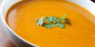 POMPOENSOEP MET KORIANDER, GEMBER, CITROENBLAD, SEREH