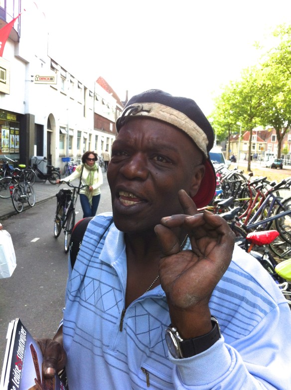 Leidse Straatdichter Glenn "L" Parami aan het woord: 'WERELD ZONDER HUIS'.