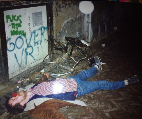 man crashed met fiets