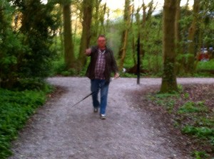 Tambour-maître, Band of Liberation, Leiden, oefenen in Het Leidse Hout, Tambour-maître stok