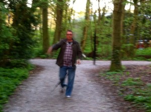 Tambour-maître, Band of Liberation, Leiden, oefenen in Het Leidse Hout, Tambour-maître stok