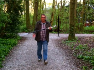 Tambour-maître, Band of Liberation, Leiden, oefenen in Het Leidse Hout, Tambour-maître stok