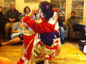 Japanse dans in kimono, traditioneel
