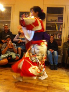 Japanse dans in kimono, traditioneel