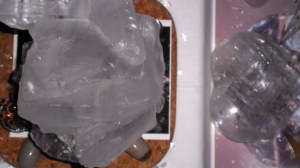 kristallenschedelmeditatie, kristallen schedels, drakenschedels, veld met kristallen, schedeltjes