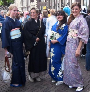 vrouw in kimono, Japan, traditioneel, kimono parade, het kimonogenootschap
