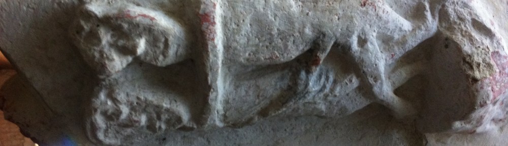 Monbos, kerkje uit de 11e eeuw, pre christenlijke afbeeldingen, heidense kerk