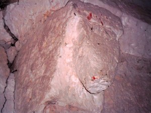 Monbos, kerkje uit de 11e eeuw, pre christenlijke afbeeldingen, heidense kerk