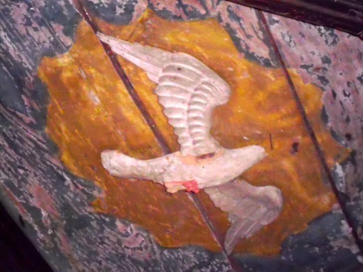 Monbos, kerkje uit de 11e eeuw, pre christenlijke afbeeldingen, heidense kerk