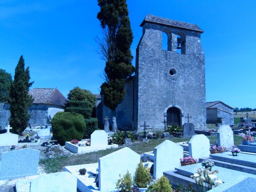 Monbos, kerkje uit de 11e eeuw, pre christenlijke afbeeldingen, heidense kerk