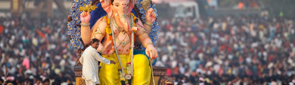 altaar voor Ganesha, verering ,GANESHA, FOTO, OLIFANTENGOD,