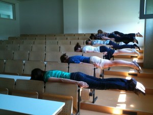 PLANKEN, PLANKING, ALS EEN PLANK ERGENS LIGEN