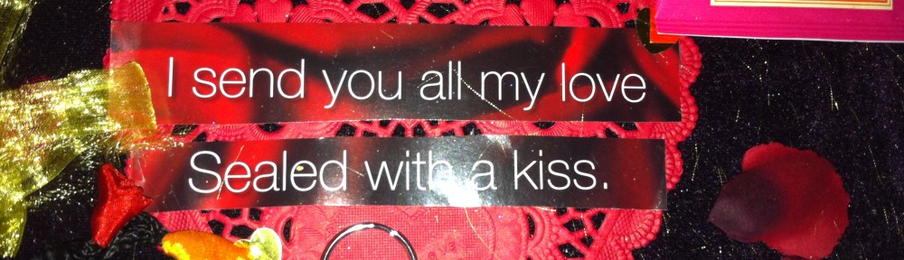 Hart van wensdoos, rood hart, kanten hart, I sent you all my love, sealed with a kiss