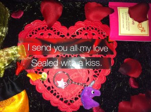 Hart van wensdoos, rood hart, kanten hart, I sent you all my love, sealed with a kiss