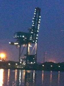 hijskraan,havens van Amsterdam, havensafari, nacht, schip, lichtjes in de nacht 