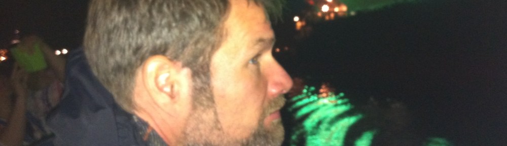 hijskraan,havens van Amsterdam, havensafari, nacht, schip, lichtjes in de nacht , munitie eiland, knappe man, filosoferen