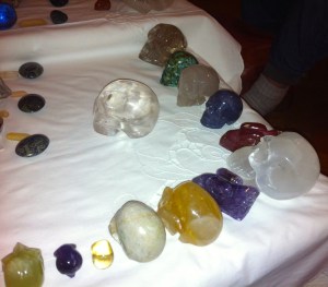 KRISTALLEN SCHEDELS, DRAKENSCHEDELS, KRISTAL, RAVENSCHEDELS, veld van kristallen schedeltjes, lemurische zaadkristallen, heksenvingers, e;fenschedels. ETschedels