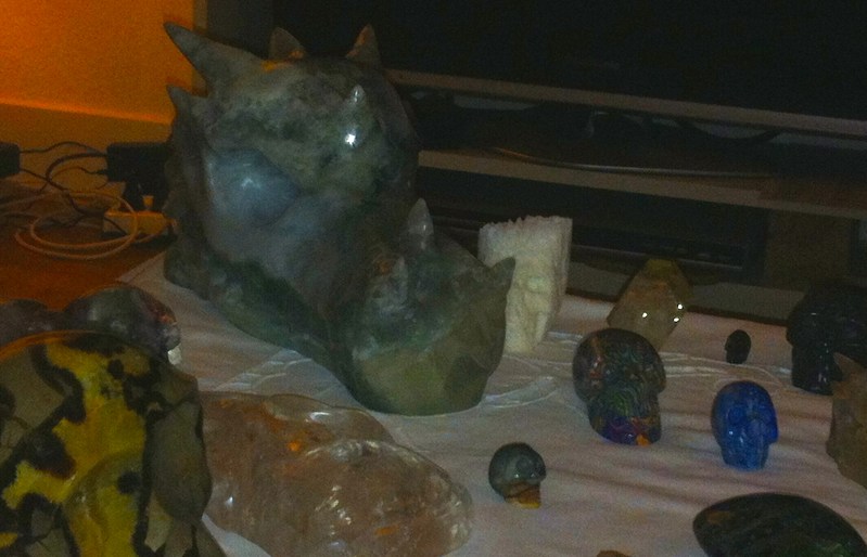 KRISTALLEN SCHEDELS, DRAKENSCHEDELS, KRISTAL, RAVENSCHEDELS, veld van kristallen schedeltjes, lemurische zaadkristallen, heksenvingers, e;fenschedels. ETschedels