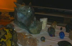 KRISTALLEN SCHEDELS, DRAKENSCHEDELS, KRISTAL, RAVENSCHEDELS, veld van kristallen schedeltjes, lemurische zaadkristallen, heksenvingers, e;fenschedels. ETschedels