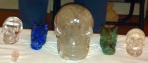 KRISTALLEN SCHEDELS, DRAKENSCHEDELS, KRISTAL, RAVENSCHEDELS, veld van kristallen schedeltjes, lemurische zaadkristallen, heksenvingers, e;fenschedels. ETschedels