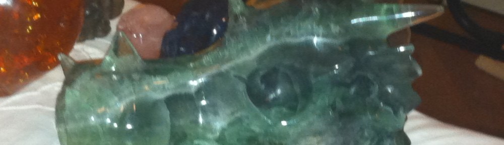 KRISTALLEN SCHEDELS, DRAKENSCHEDELS, KRISTAL, RAVENSCHEDELS, veld van kristallen schedeltjes, lemurische zaadkristallen, heksenvingers, e;fenschedels. ETschedels