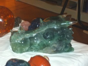 KRISTALLEN SCHEDELS, DRAKENSCHEDELS, KRISTAL, RAVENSCHEDELS, veld van kristallen schedeltjes, lemurische zaadkristallen, heksenvingers, e;fenschedels. ETschedels