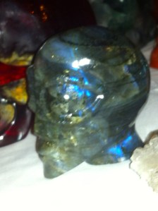 KRISTALLEN SCHEDELS, DRAKENSCHEDELS, KRISTAL, RAVENSCHEDELS, veld van kristallen schedeltjes, lemurische zaadkristallen, heksenvingers, e;fenschedels. ETschedels