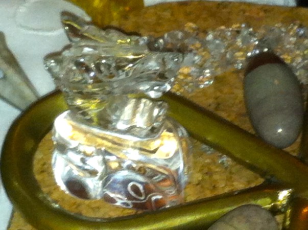 KRISTALLEN SCHEDELS, DRAKENSCHEDELS, KRISTAL, RAVENSCHEDELS, veld van kristallen schedeltjes, lemurische zaadkristallen, heksenvingers, e;fenschedels. ETschedels