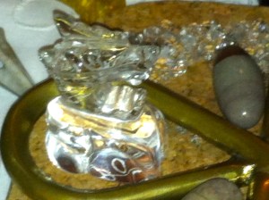 KRISTALLEN SCHEDELS, DRAKENSCHEDELS, KRISTAL, RAVENSCHEDELS, veld van kristallen schedeltjes, lemurische zaadkristallen, heksenvingers, e;fenschedels. ETschedels