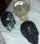 KRISTALLEN SCHEDELS, DRAKENSCHEDELS, KRISTAL, RAVENSCHEDELS, veld van kristallen schedeltjes, lemurische zaadkristallen, heksenvingers, e;fenschedels. ETschedels