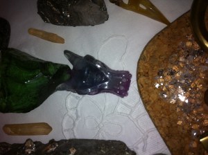 KRISTALLEN SCHEDELS, DRAKENSCHEDELS, KRISTAL, RAVENSCHEDELS, veld van kristallen schedeltjes, lemurische zaadkristallen, heksenvingers,