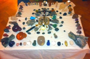 KRISTALLEN SCHEDELS, DRAKENSCHEDELS, KRISTAL, RAVENSCHEDELS, veld van kristallen schedeltjes, lemurische zaadkristallen, heksenvingers,