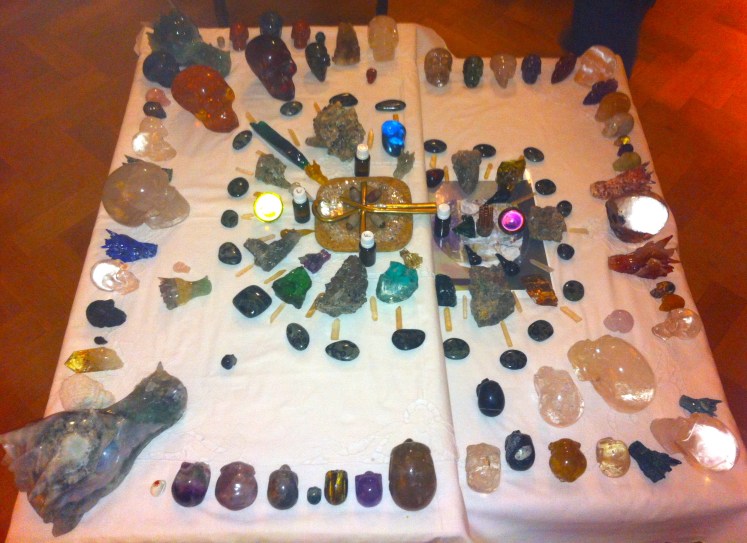 KRISTALLEN SCHEDELS, DRAKENSCHEDELS, KRISTAL, RAVENSCHEDELS, veld van kristallen schedeltjes, lemurische zaadkristallen, heksenvingers,