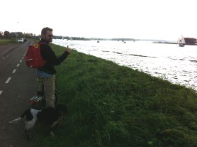 ZIJLDIJK, ZIJL, JOPPE, HOND, FIETS, BOOTJES, ZONLICHT, WOLKENLUCHTEN