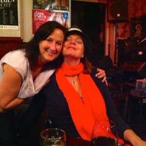 vriendinnen, uitgaan, vrouwen, kroeg, cafe