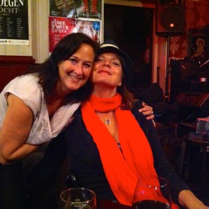 vriendinnen, uitgaan, vrouwen, kroeg, cafe