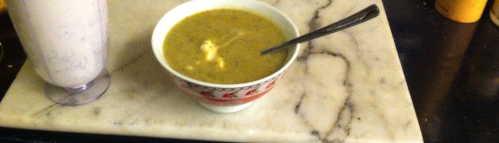 COURGETTESOEP MET Provençaalse kruiden EN AMANDELROOM