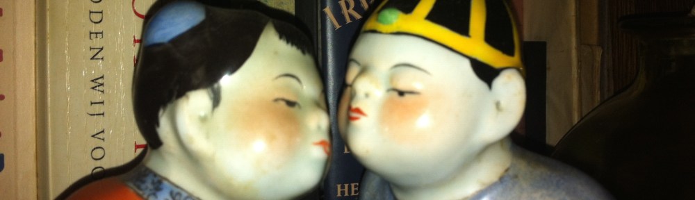 kussend chinees echtpaar, verliefd stelletje, beeldjes, porselein verliefd paar, China