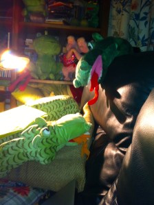 pratende draken, deraken, twee draken op de bank, huis met draken