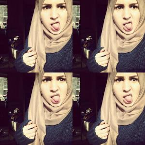 geile moslima, moslima met rong uit mond, met hoofdoekje