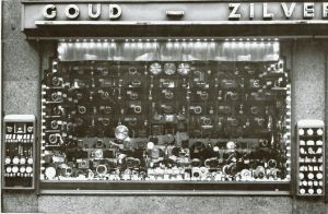 ouderwetse juwelier, etalage, zilver en goud